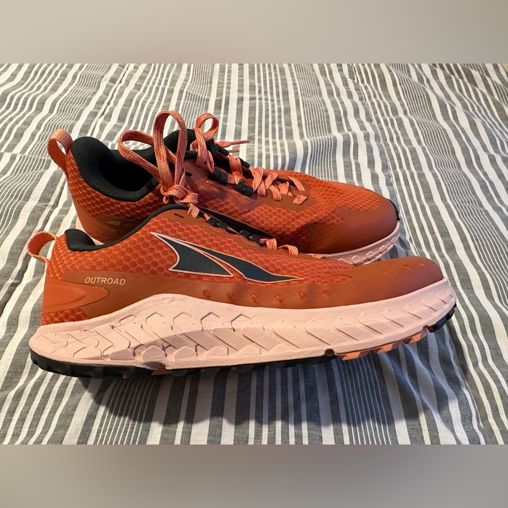 Altra women’s Outroad size 8.5